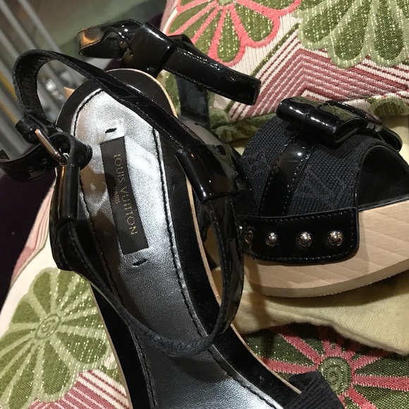 Louis Vuitton High Heels Black monogram, patent bows and wood soles US 5 34.5 - Picture 7 of 7